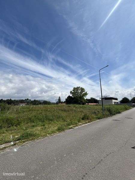 Terreno urbano para construção - Grande imagem: 2/3