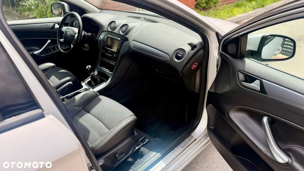 Ford Mondeo 2.0 TDCi Champions Edition - 24