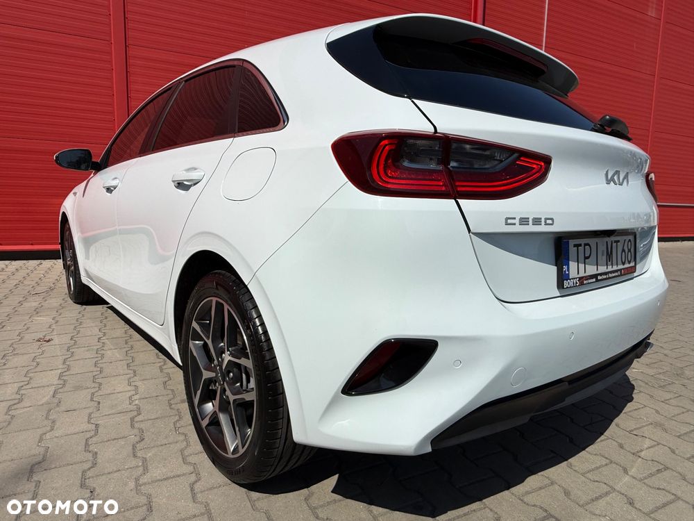Kia Ceed - 38