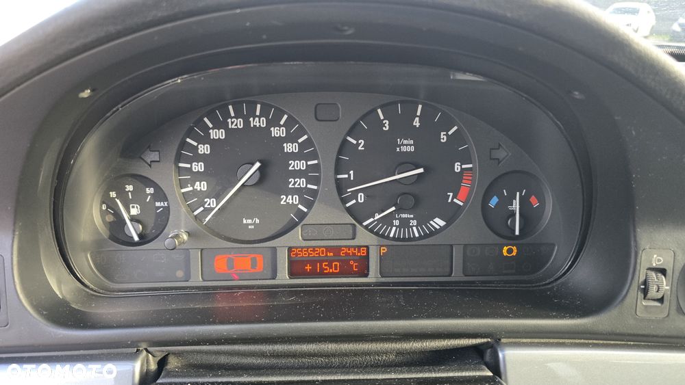 BMW Seria 5 - 25
