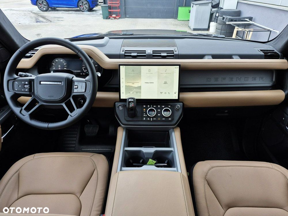 Land Rover Defender - 27