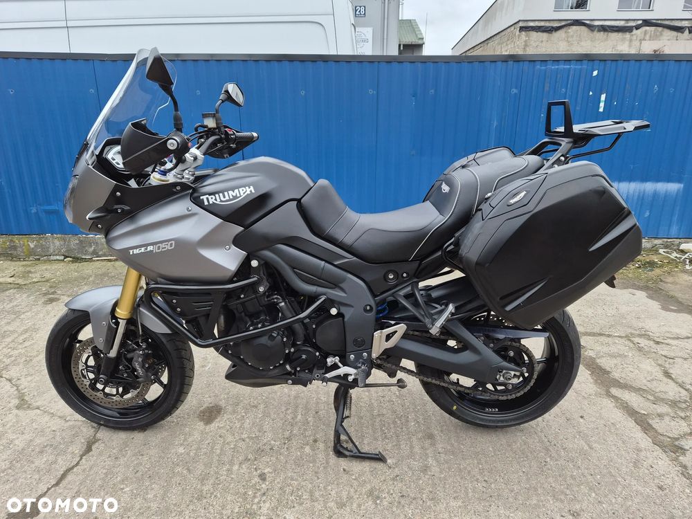 Triumph Tiger - 2