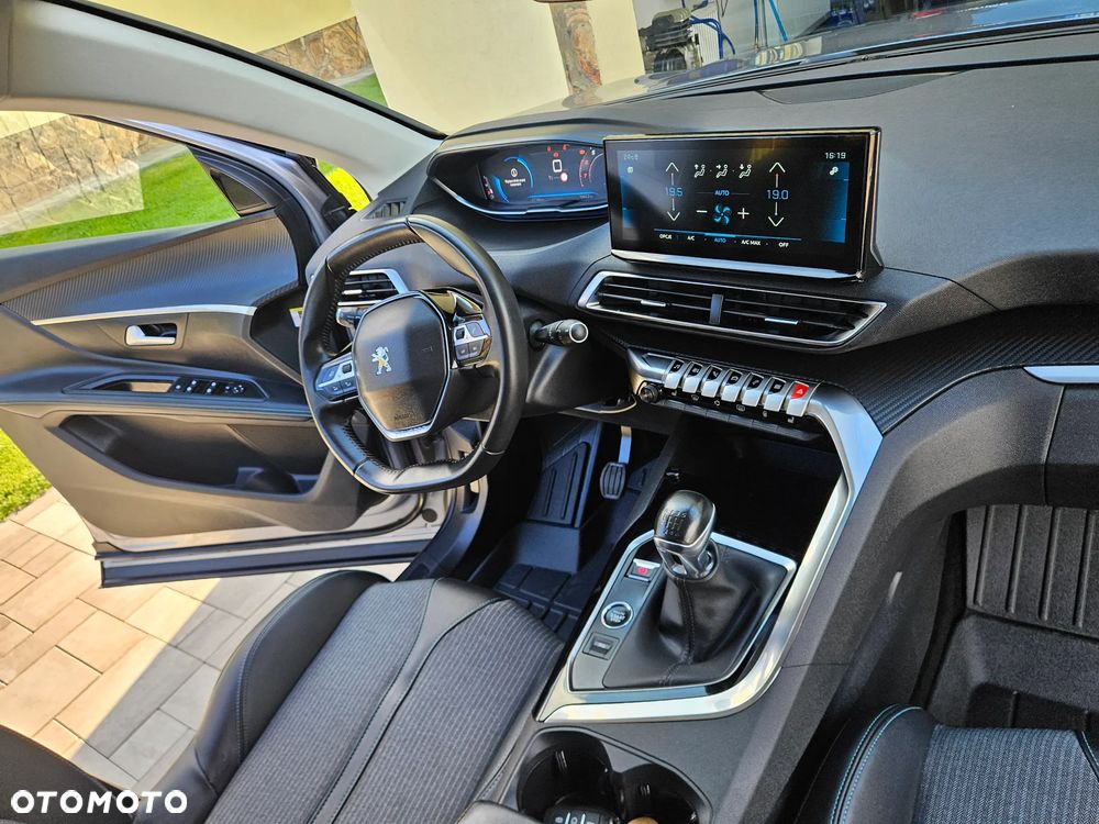 Peugeot 5008 PureTech 130 Stop & Start Roadtrip - 36