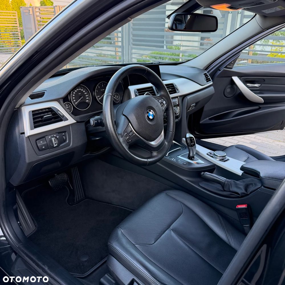 BMW Seria 3 320d xDrive - 13