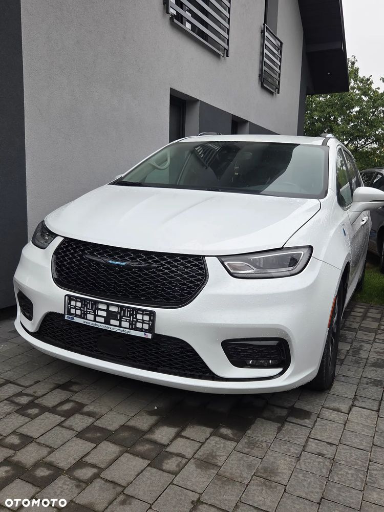 Chrysler Pacifica - 11