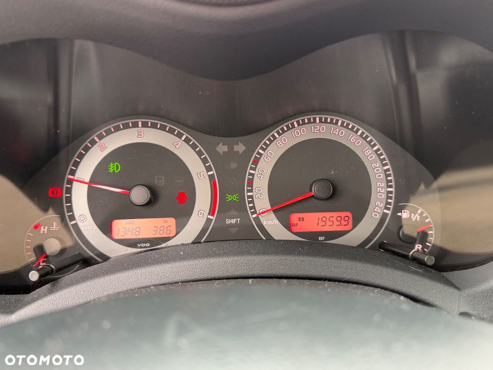 Toyota Auris 2.2 D-4D X - 16