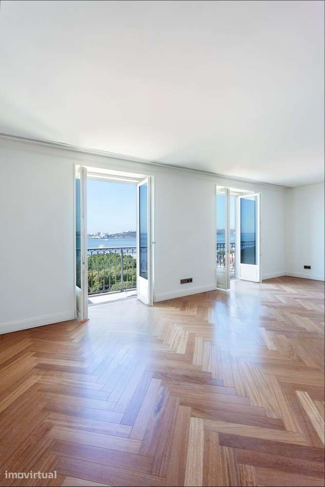 Apartamento T3 Duplex no Chiado | Onde o Tejo entra pela sala - Grande imagem: 4/43