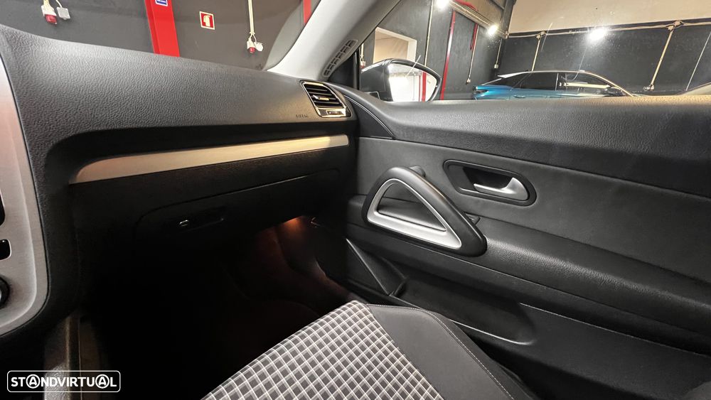 VW Scirocco 2.0 TDI Sport - 48