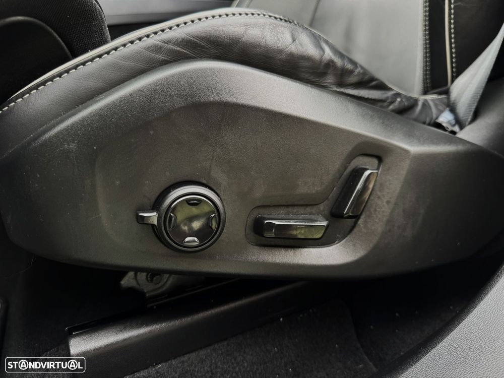 Volvo XC 60 2.0 T6 PHEV R-Design AWD - 19