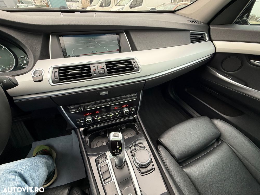 BMW Seria 5 530d xDrive Aut. - 24