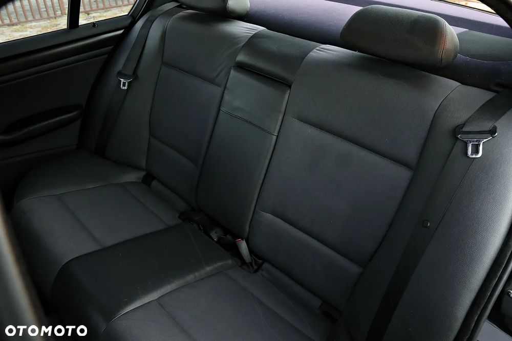 BMW Seria 3 318i - 36