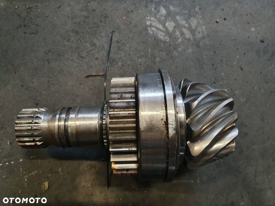 MECHANIZM RÓŻNICOWY TRAKTOR FENDT 926 VARIO 43/12 - 3