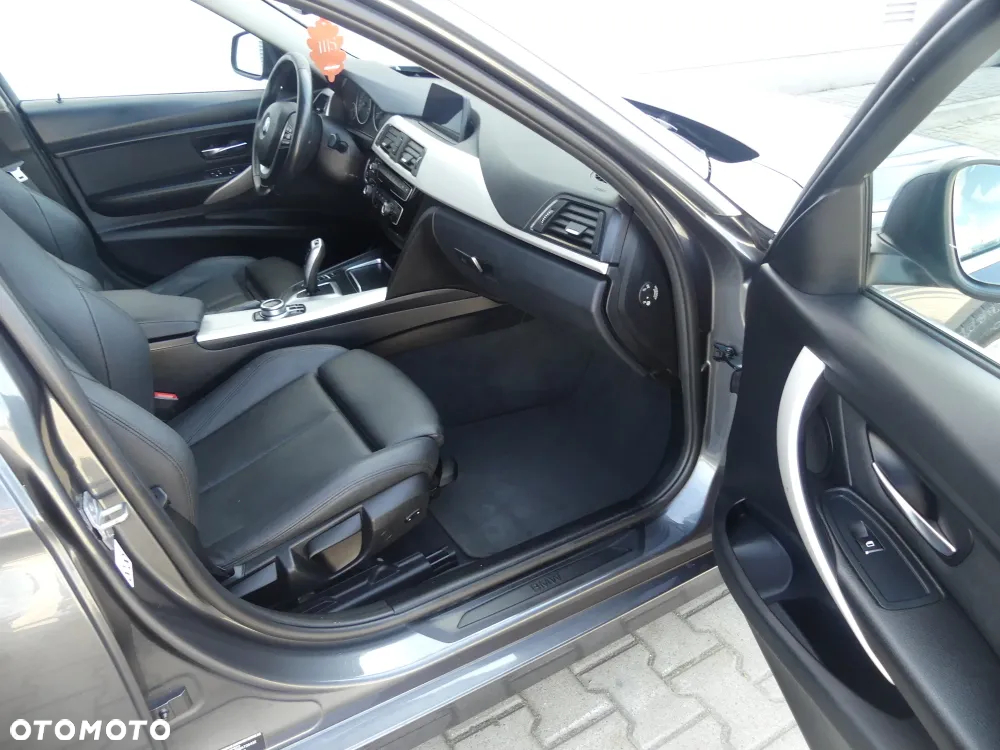 BMW Seria 3 318d Touring - 6