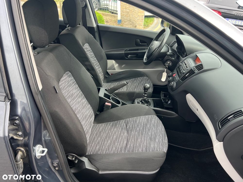 Kia Ceed 1.4 Comfort + - 30