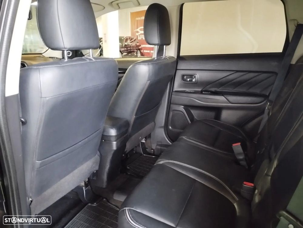 Mitsubishi Outlander - 14