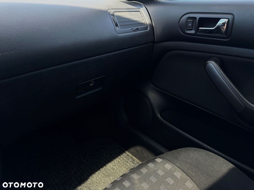 Volkswagen Bora Variant 1.6 Comfortline - 31
