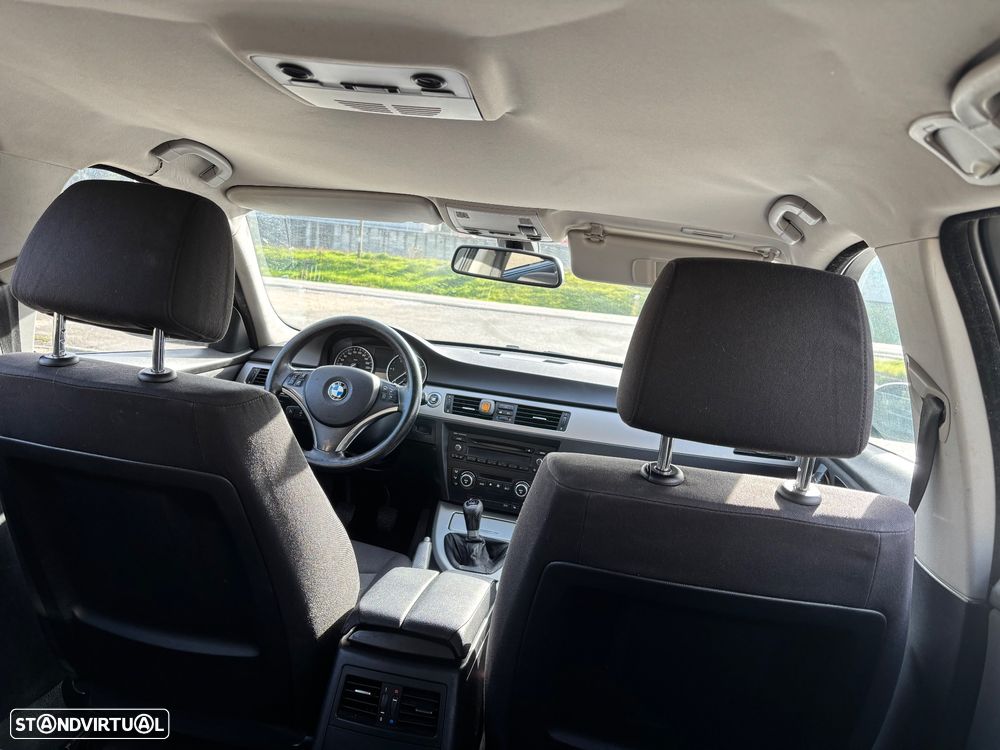 BMW 318 d Navigation Sport - 11