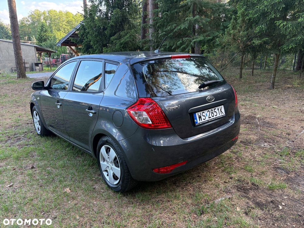 Kia Ceed 1.4 CVVT Dream-Team Edition - 3