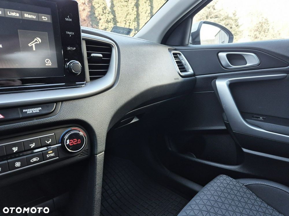 Kia Ceed 1.6 CRDi mHEV M - 33