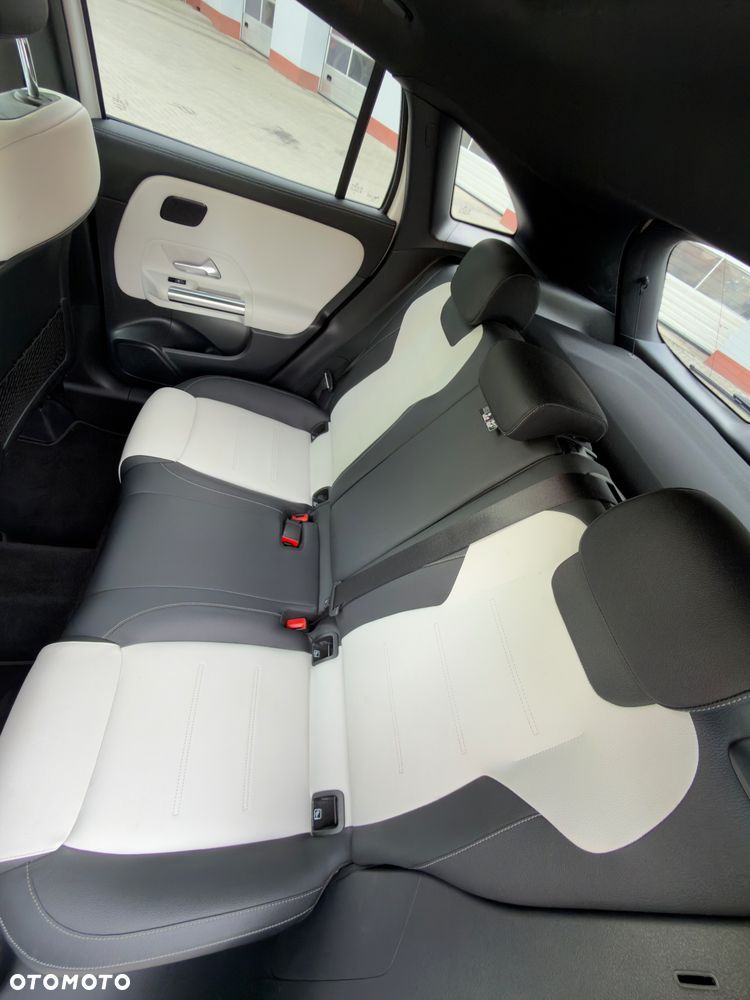 Mercedes-Benz GLA 200 AMG Line - 16