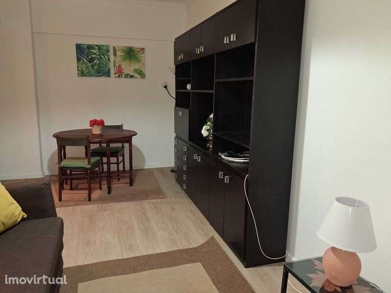 BENFICA - T1 C/cozinha e parqueamento - Grande imagem: 4/12