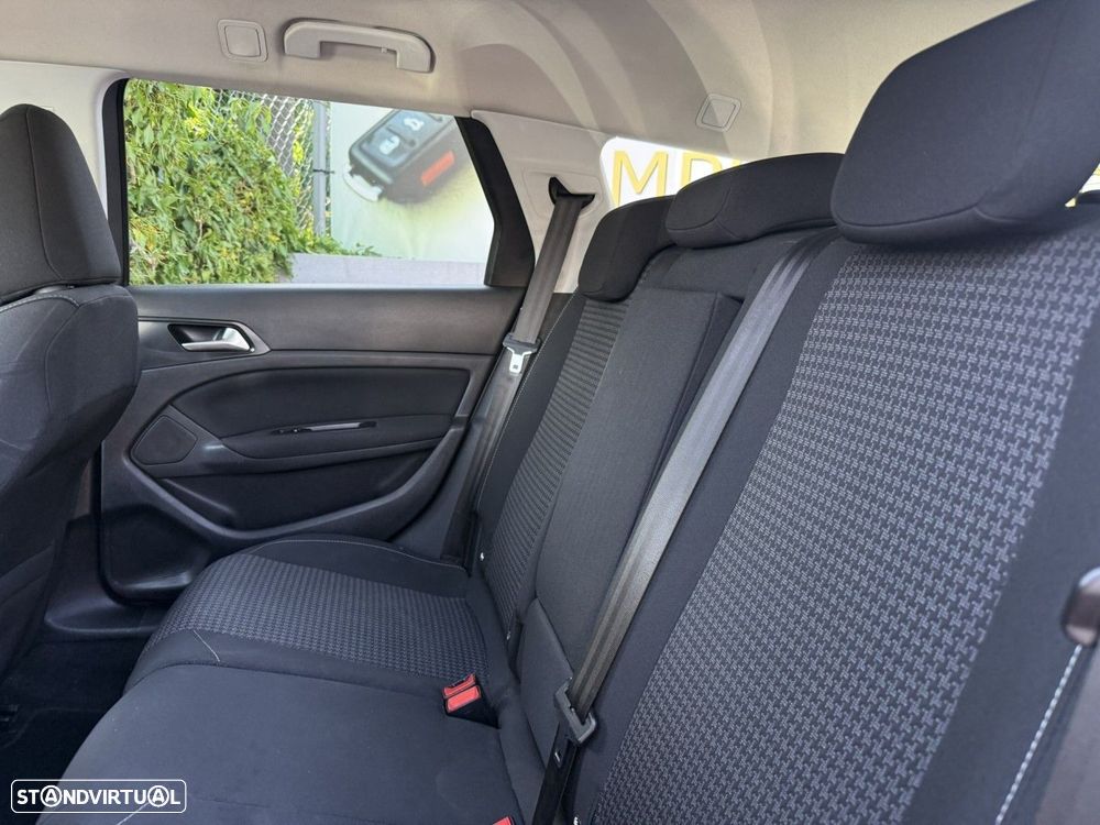 Peugeot 308 SW 1.6 BlueHDi Allure — fotografia 17