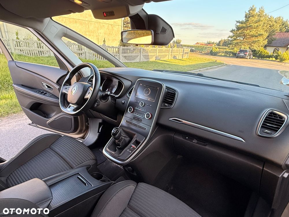 Renault Grand Scenic - 10