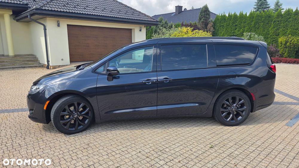 Chrysler Pacifica - 1