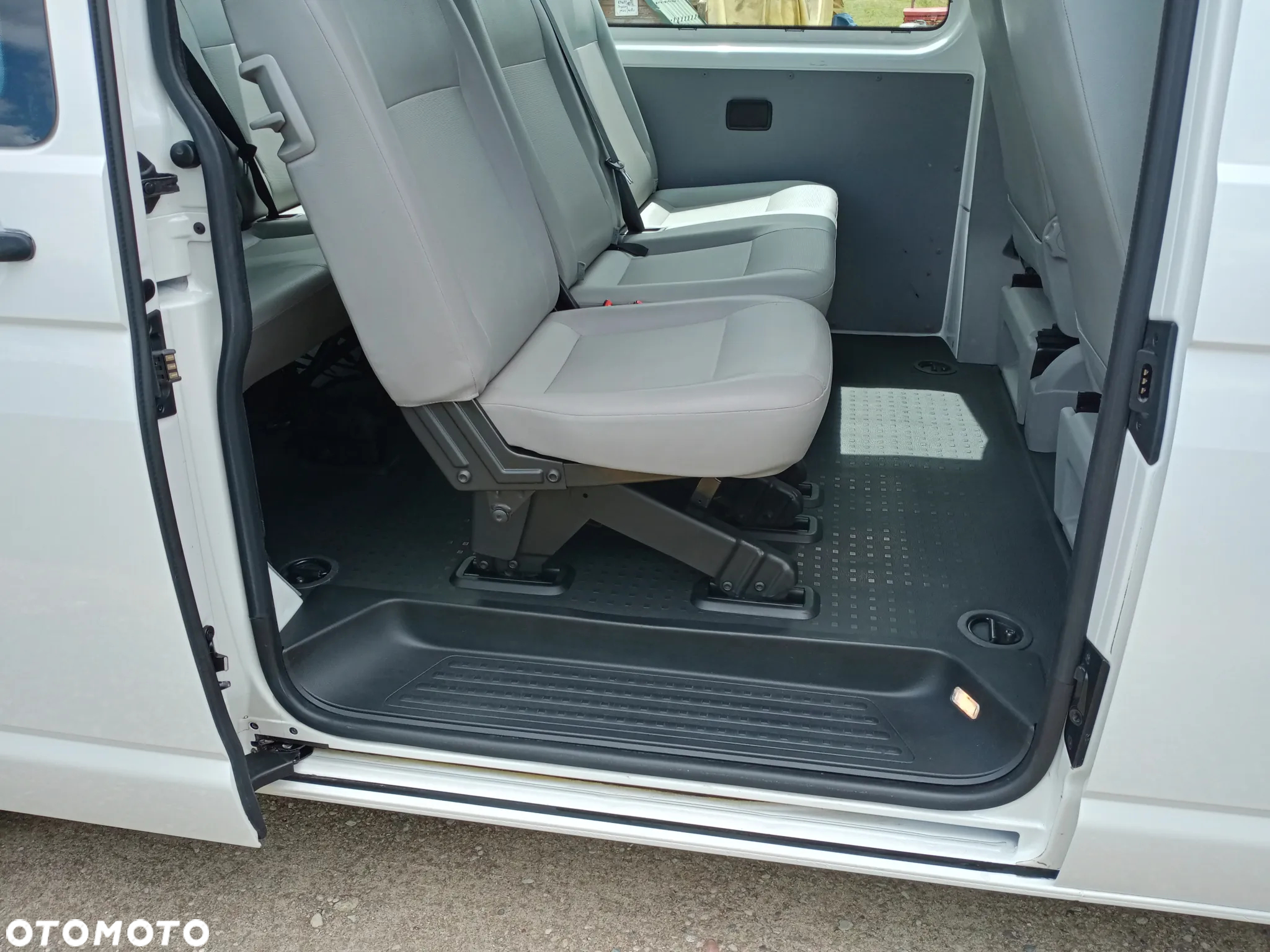 Volkswagen T5 LIFT T6 9 osobowy 2015 .rok 2.0 140 KM Long  6 bieg. serwis do końca doinwestowany klima  tempomat  vebasto isofix - 11