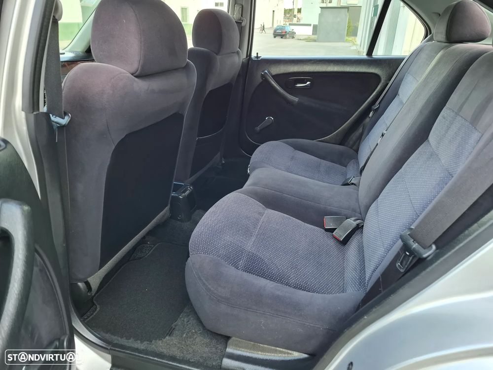 Honda Civic 1.4i S - 8