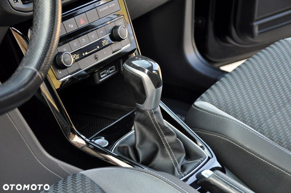 Volkswagen T-Cross 1.0 TSI OPF DSG R-Line - 36