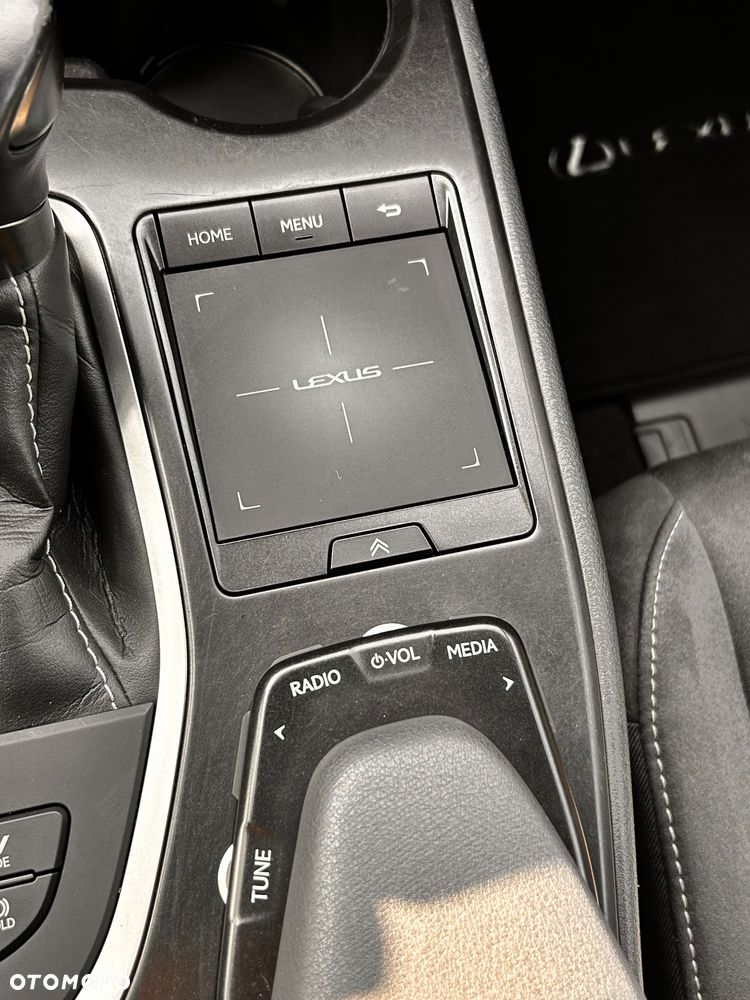 Lexus UX 250h Elegance 2WD - 32