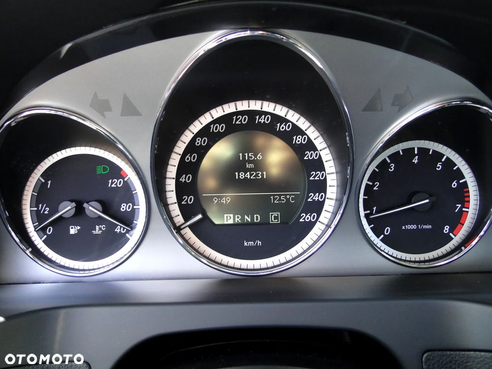 Mercedes-Benz Klasa C 180 CGI Automatik BlueEFFICIENCY Avantgarde - 18