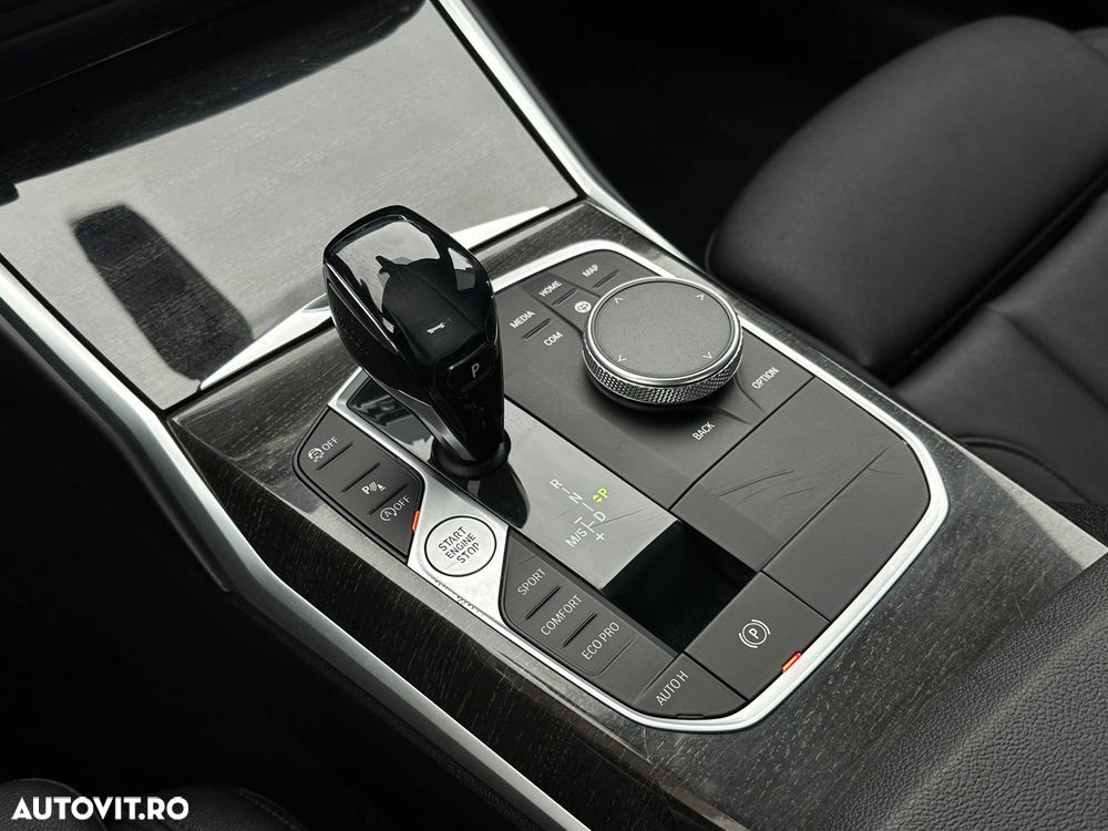 BMW Seria 3 330i xDrive AT - 12