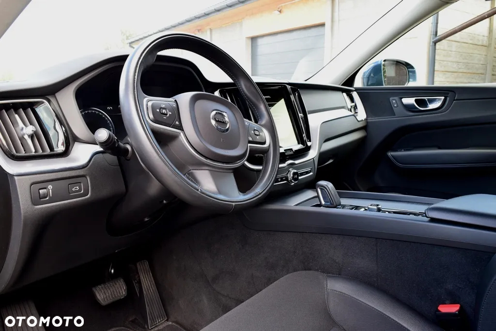 Volvo XC 60 T5 AWD Momentum Pro - 12