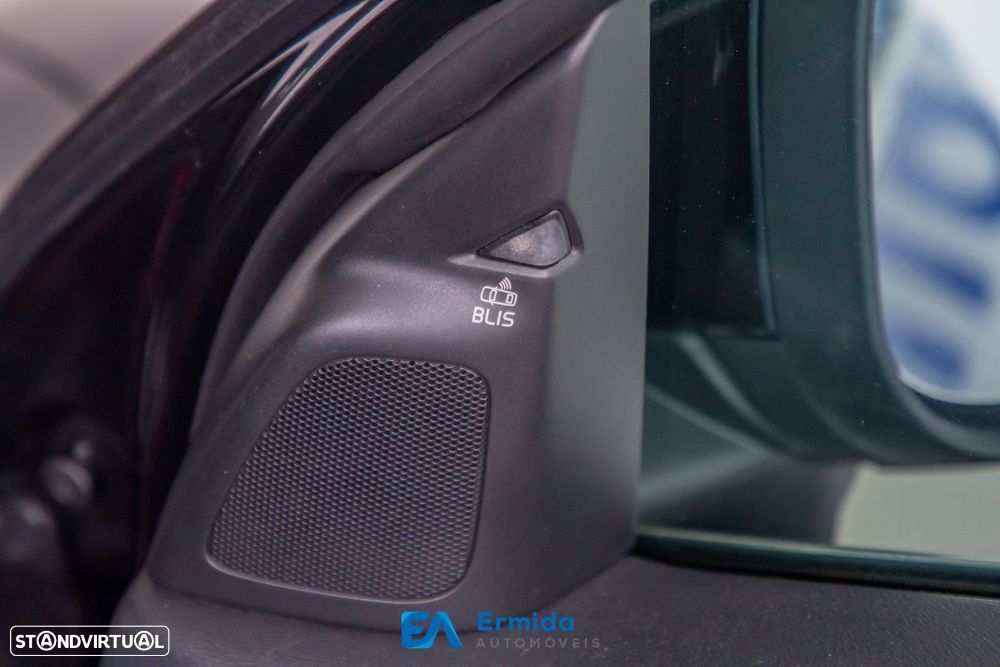 Volvo V60 2.0 D3 Momentum - 34