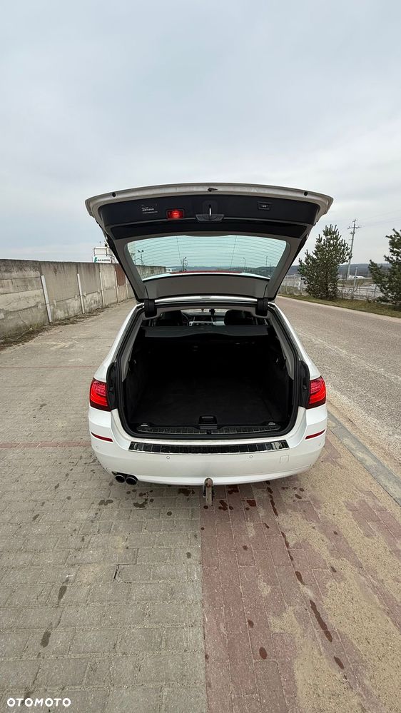 BMW Seria 5 525d xDrive - 14