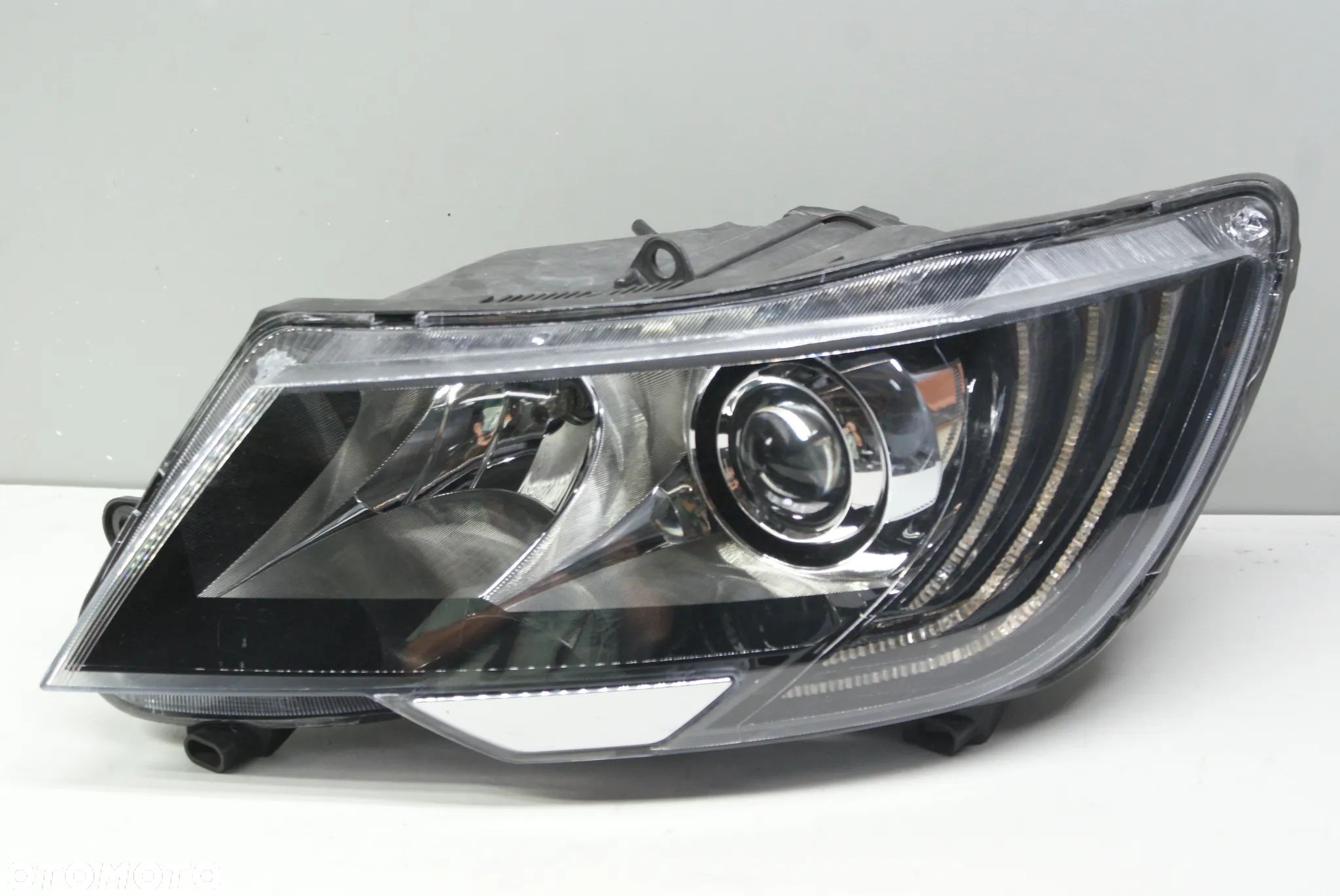 Lampa przednia Skoda superb 2 lift - 1