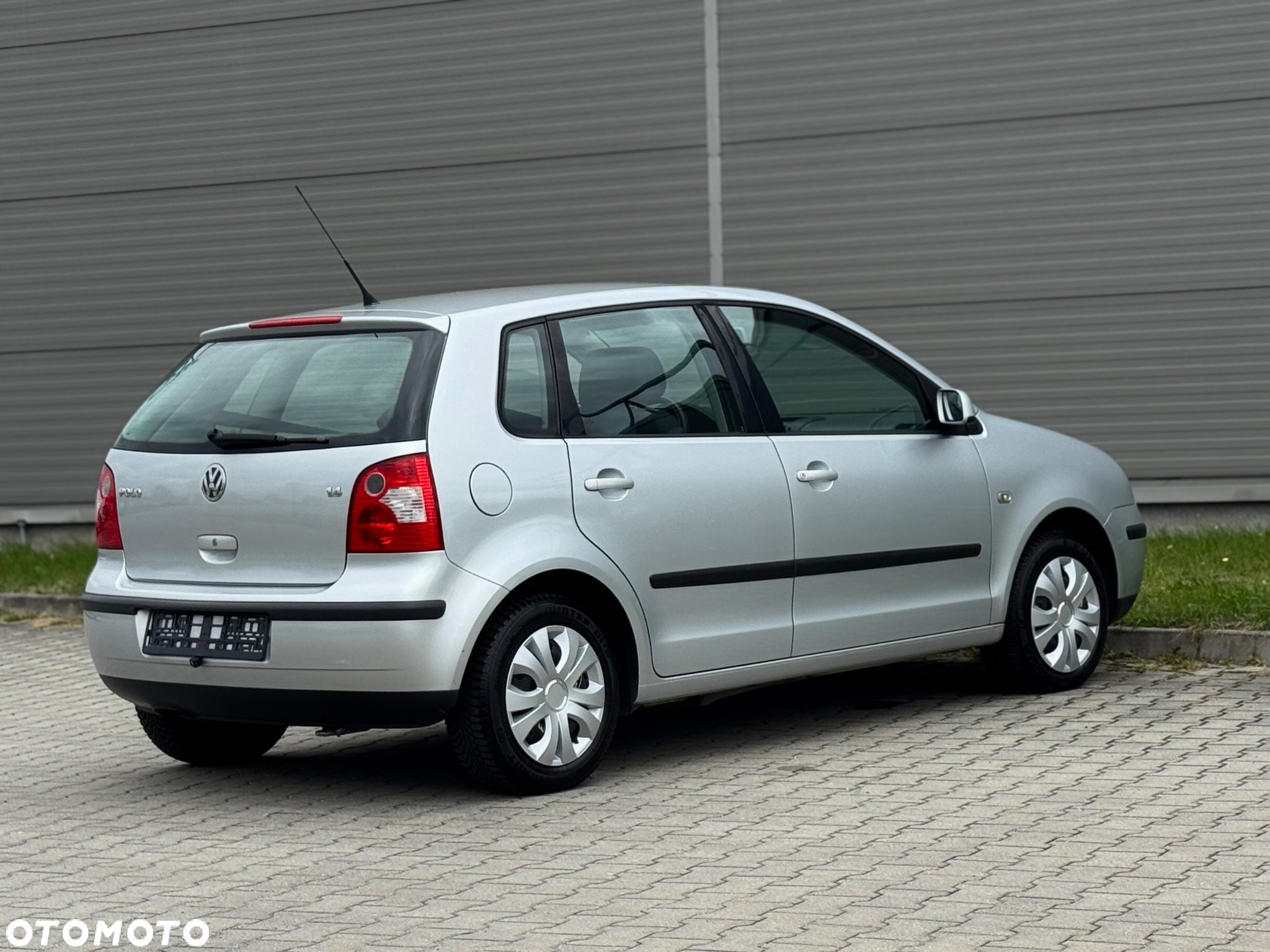 Volkswagen Polo 1.4 16V Comfortline - 9
