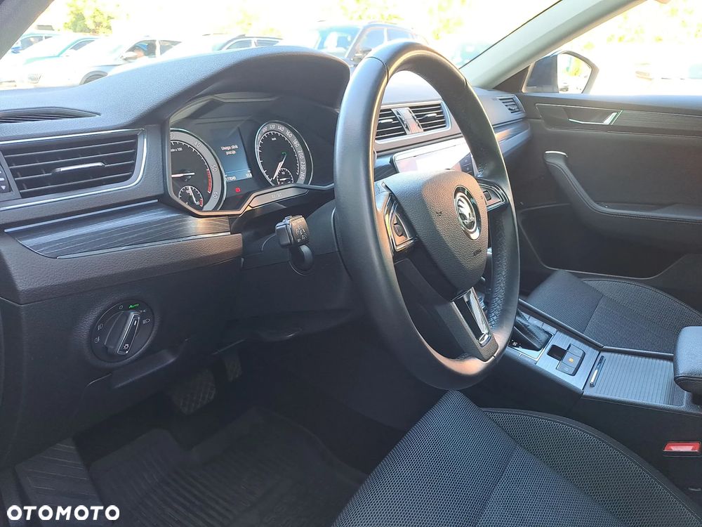 Skoda Superb 2.0 TDI SCR 4x4 Style DSG - 14