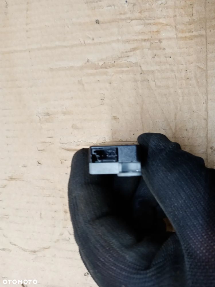 Wzmacniacz antenowy anteny VW Passat B6 3C9035552A - 3