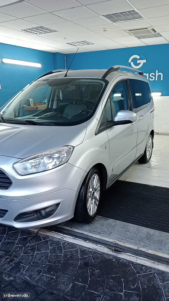 Ford Tourneo Courier 1.5 TDCi Titanium - 3