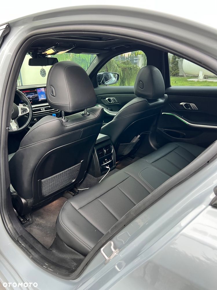 BMW Seria 3 330i M Sport sport - 9