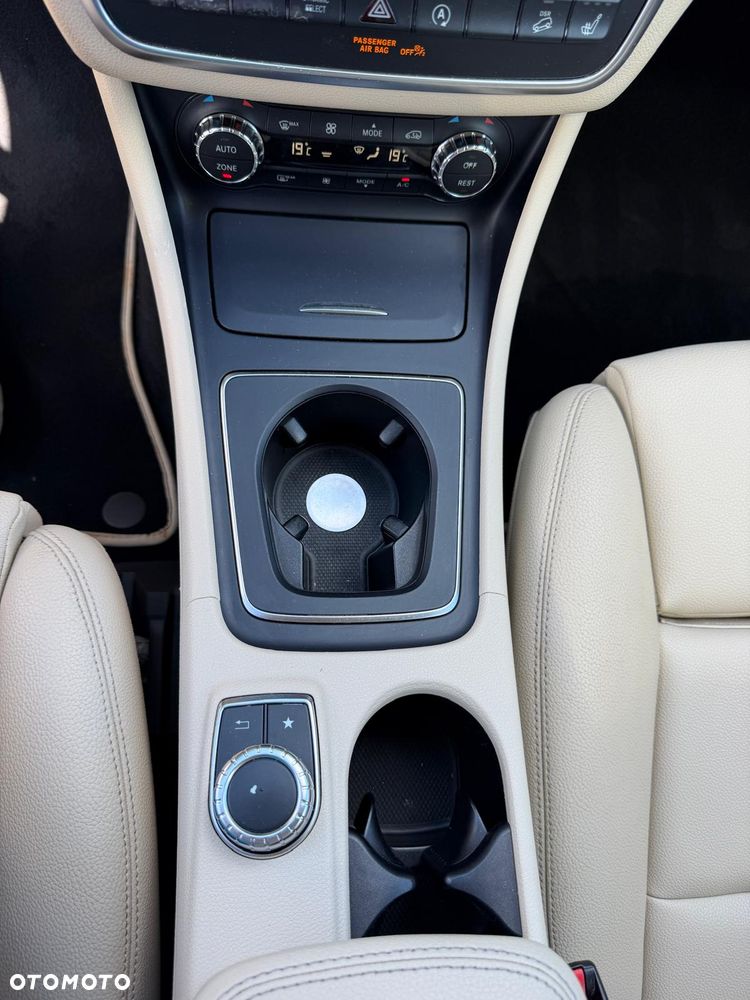 Mercedes-Benz GLA 250 7G-DCT Style - 23