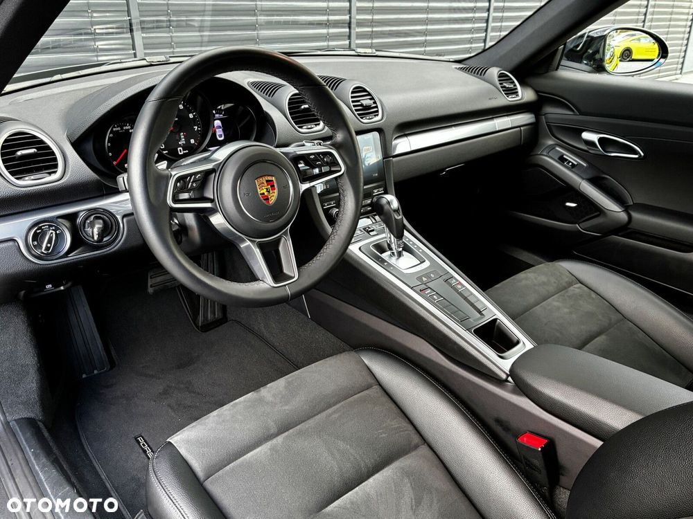 Porsche 718 Cayman - 23