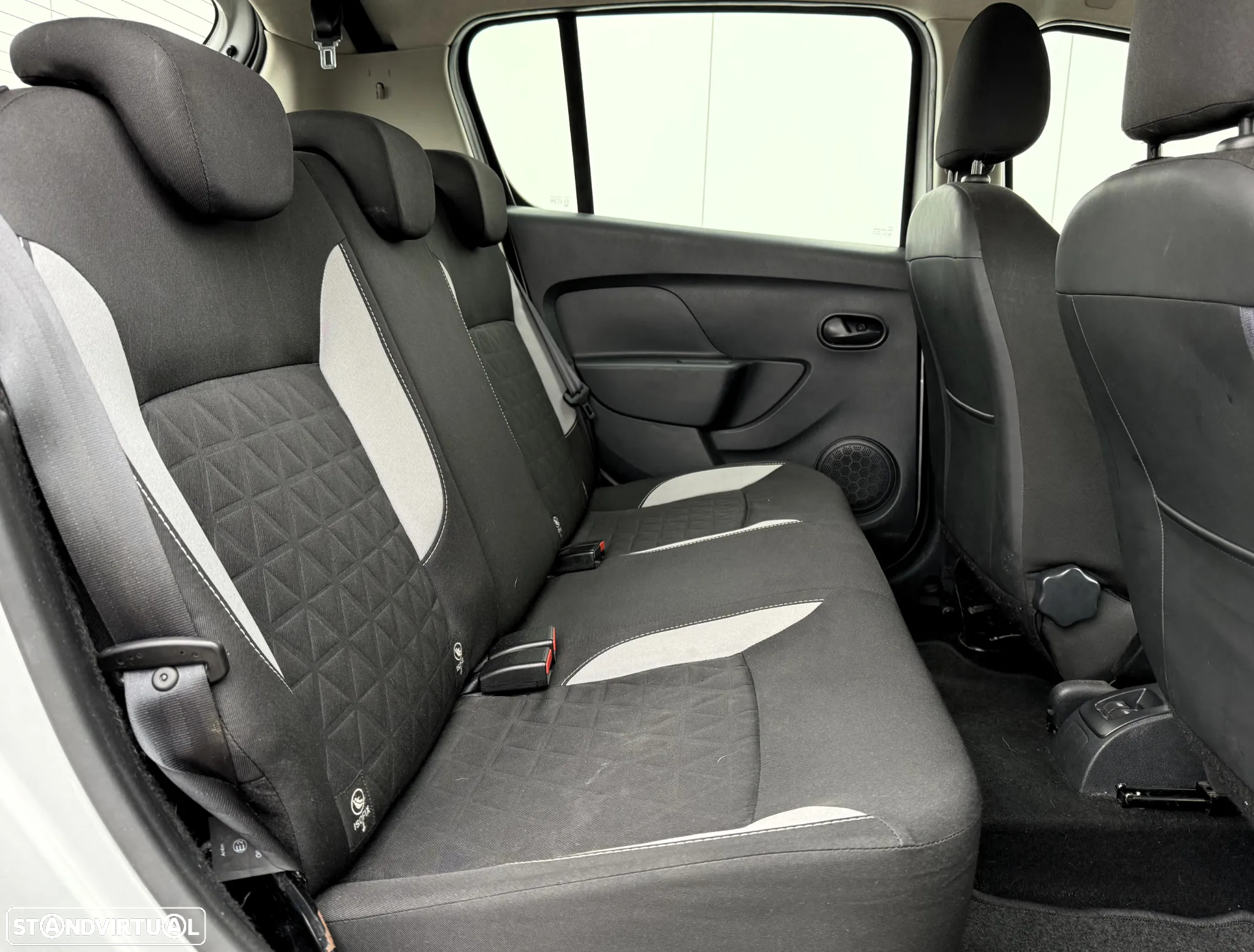 Dacia Sandero 1.5 dCi Stepway - 33