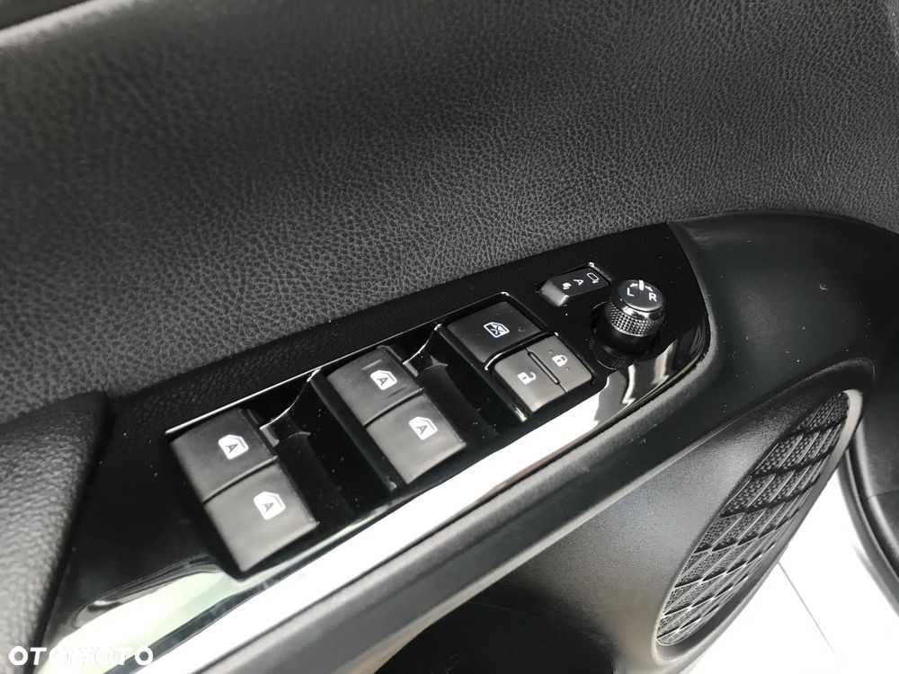 Toyota Prius 1.8 Hybrid Premium - 34
