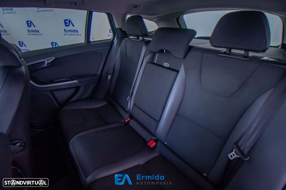 Volvo V60 2.0 D3 Momentum - 23