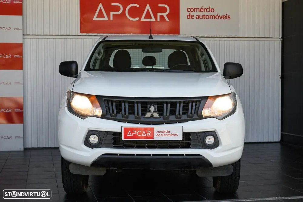 Mitsubishi L200 2.4 DI-D CD Invite 4WD - 9