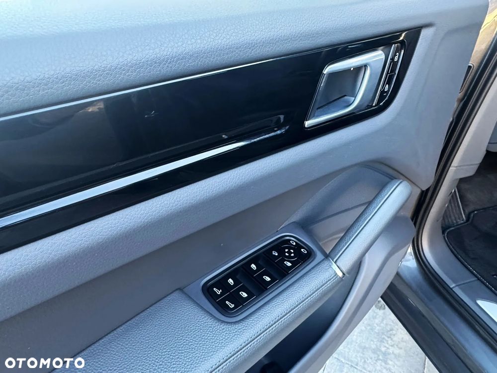 Porsche Cayenne Platinum Edition - 11